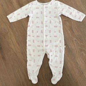 Oshkosh Baby Easter one piece sleeping outfit. Adorable. Size L 6-8 m.